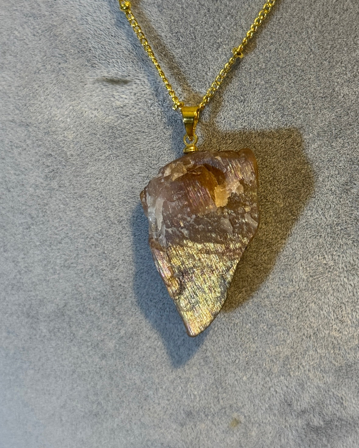 Roher Golden Arusha Quartz Anhänger