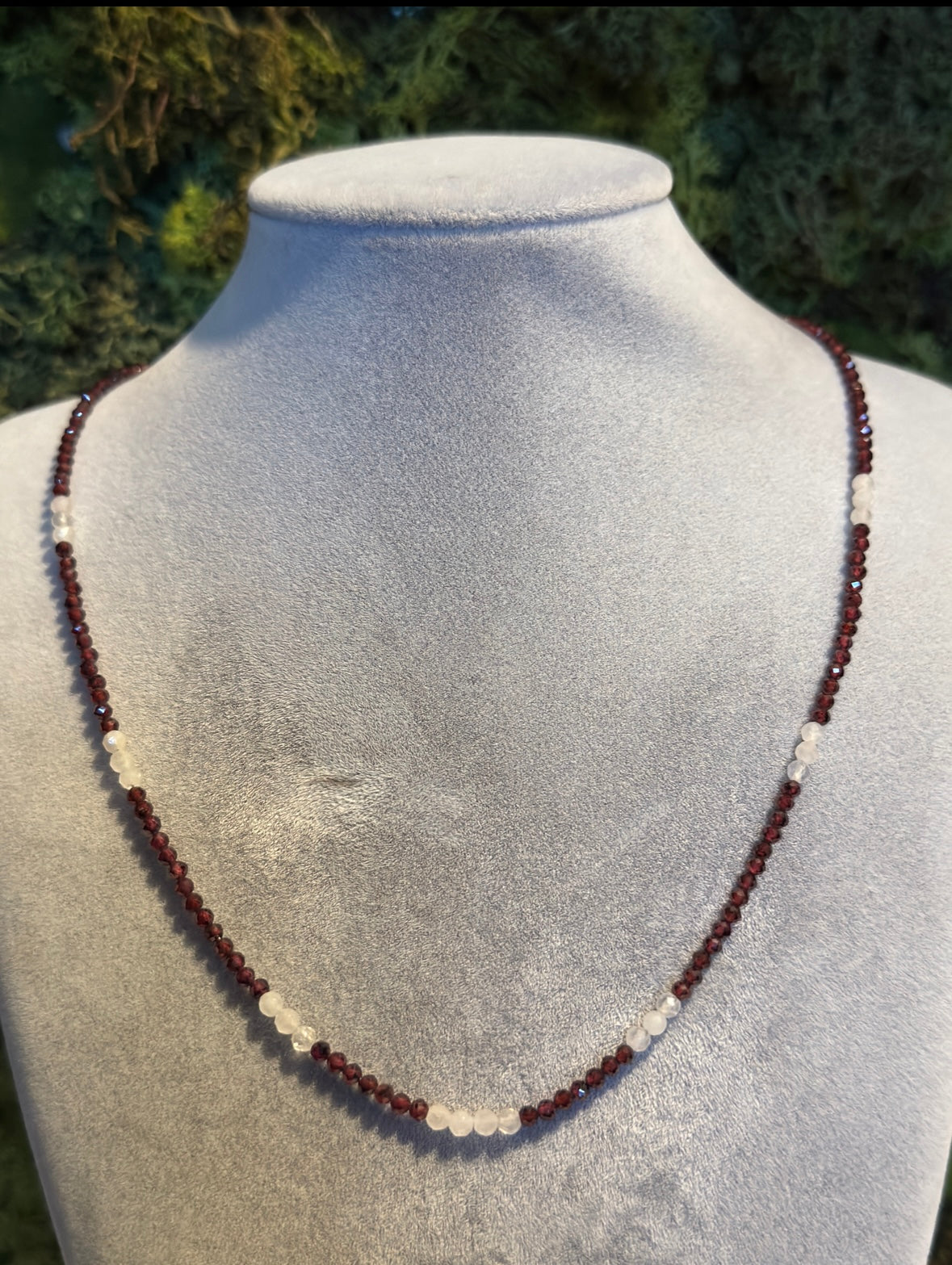 Choker aus Granat mit Bergkristall