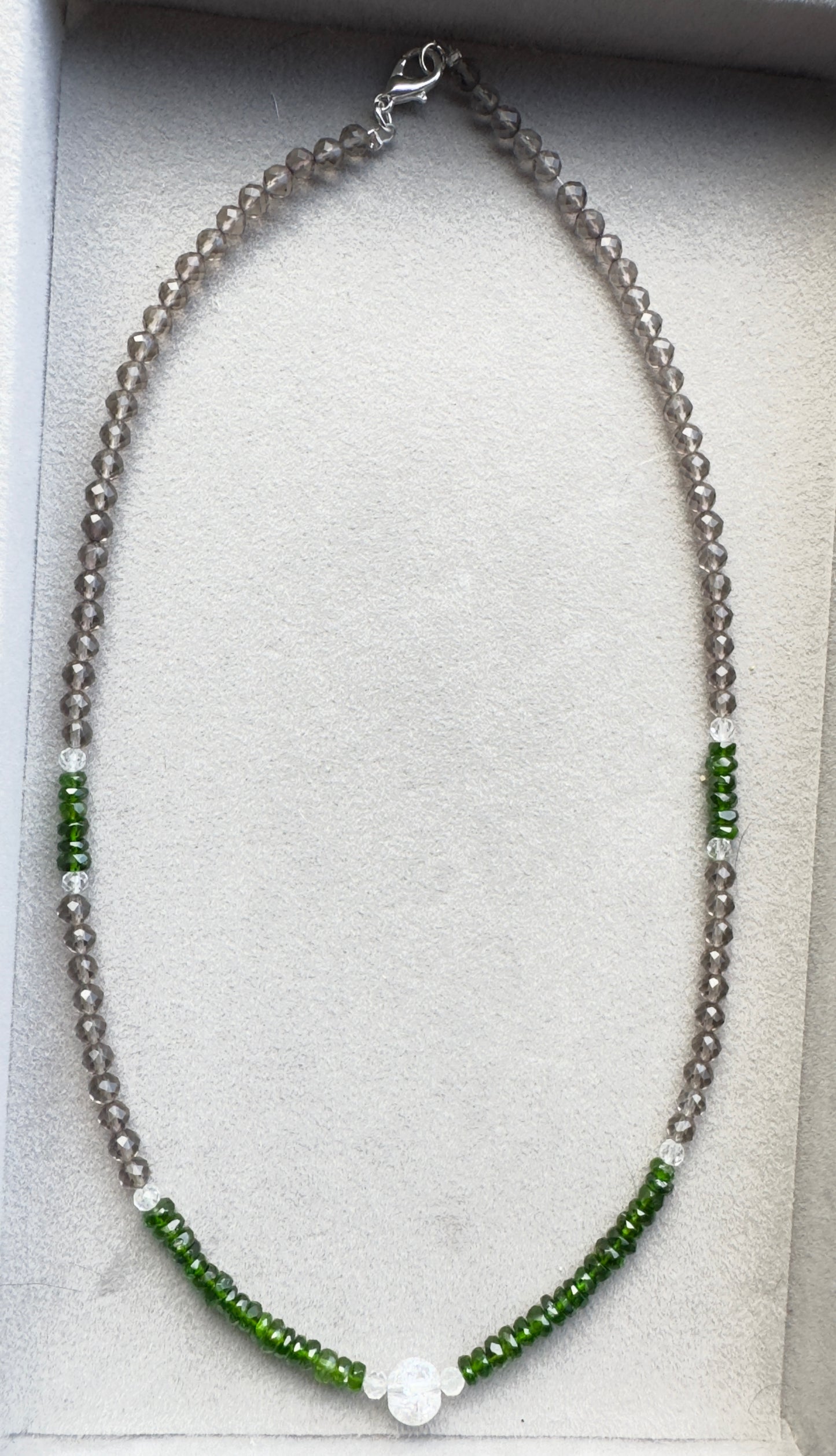 Chokerkette aus Rauchqurz mit Diopsid und Bergkristall
