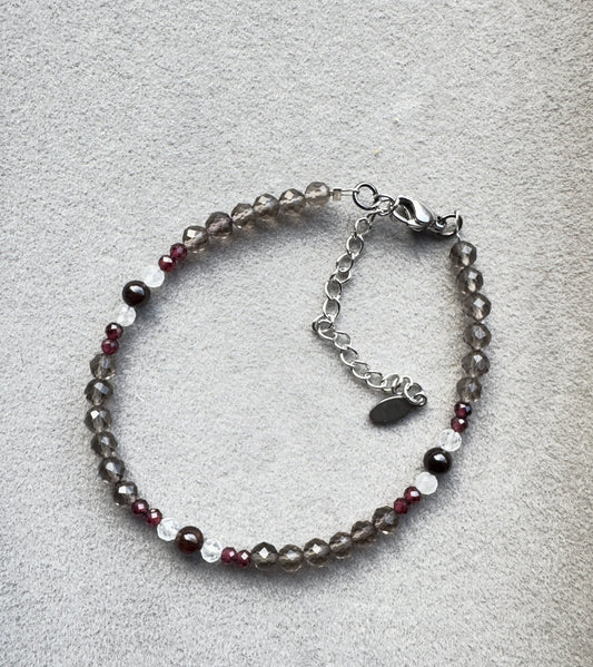 Armband aus Rauchquarz mit Granat und Bergkristall