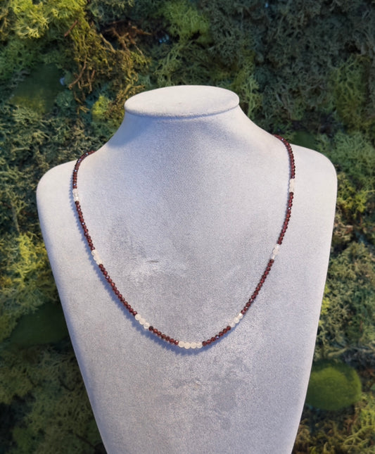 Choker aus Granat mit Bergkristall