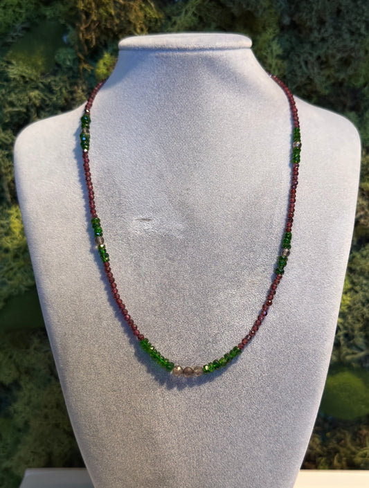 Kette aus Granat, Rauchquarz und Diopsid