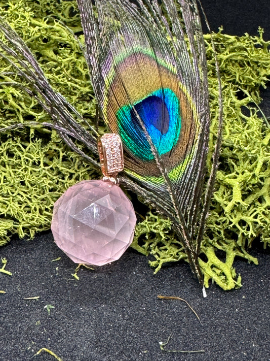 Rosenquarz Facettierte Kugel Anhänger